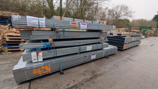 QTY OF ASSORTED STEEL TO INCLUDE SINIAT C STUD 70MM X 3600MM, GYPRFAME FLOOR CHANNEL EXTRA DEEP AND MORE